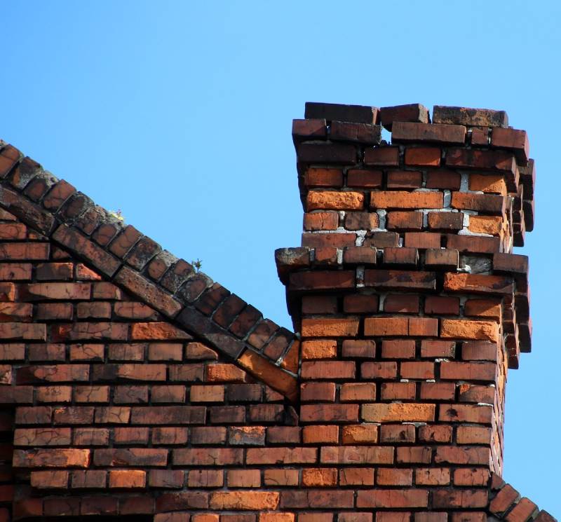 Damaged chimney on an Rolling Meadows home showing cracks and missing mortar